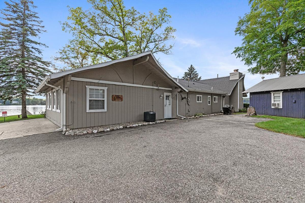 Lakeside Getaway With Dock, Firepit, Grill Newaygo Eksteriør bilde