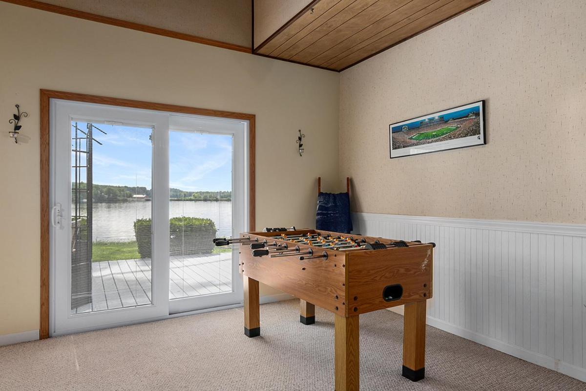 Lakeside Getaway With Dock, Firepit, Grill Newaygo Eksteriør bilde
